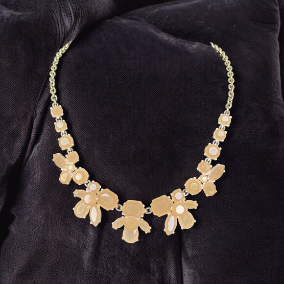 J. Crew Retired Peach Pink Crystal Flowers Statement Necklace Gold Tone 18" - Picture 8 of 8